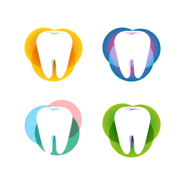 Set di logo vettoriale dente bianco isolato. Forma rotonda. Raccolta di loghi per l'igiene dei denti sullo sfondo bianco. Gruppo di icone per impianti dentali. Carie segno di trattamento . — Vettoriale Stock