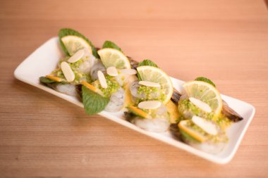 çiğ karides salatası.