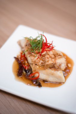 Tay demirhindi soslu balık.