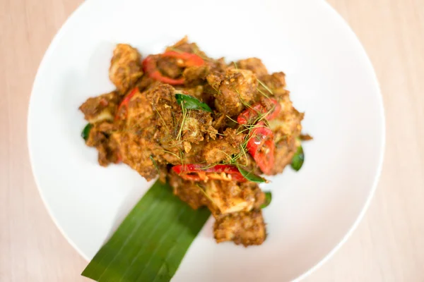 Schweinebraten gebraten mit thailändischen Kräutern — Stockfoto