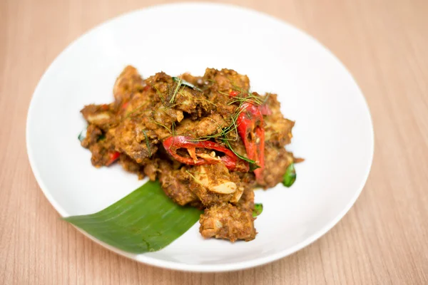 Schweinebraten gebraten mit thailändischen Kräutern — Stockfoto