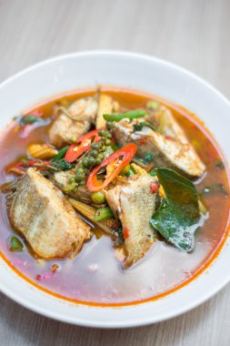Tay baharatlı balık çorbası
