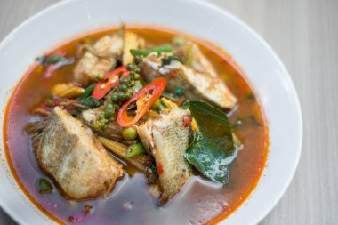 Tay baharatlı balık çorbası