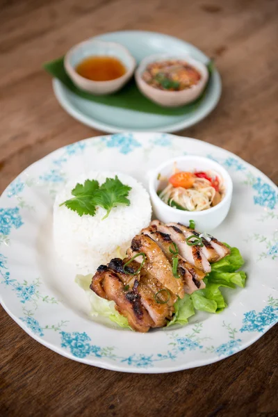 Tailandese chciken griglia con riso al gelsomino — Foto Stock