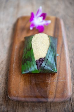 Yumurta muhallebi siyah yapışkan pirinç.