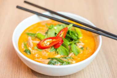 Tom yum erişte.