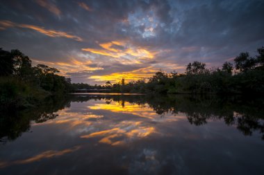 şaşırtıcı mor günbatımı 