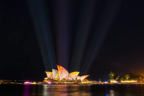 Sydneysches Opernhaus beleuchtet — Stockfoto