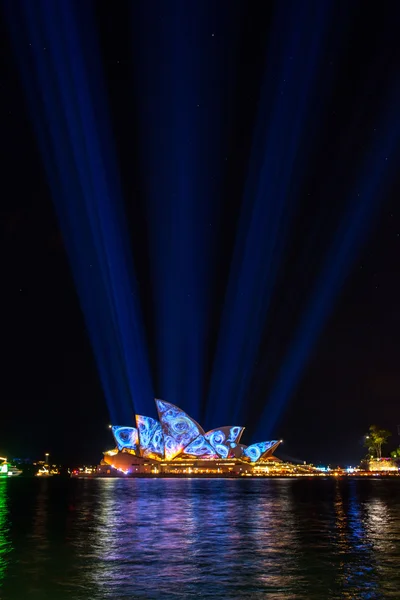 Sydney Opera House oświetlony — Zdjęcie stockowe