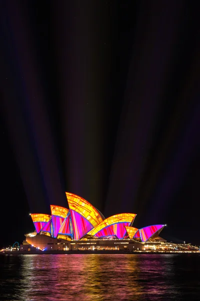 Sydneysches Opernhaus beleuchtet — Stockfoto