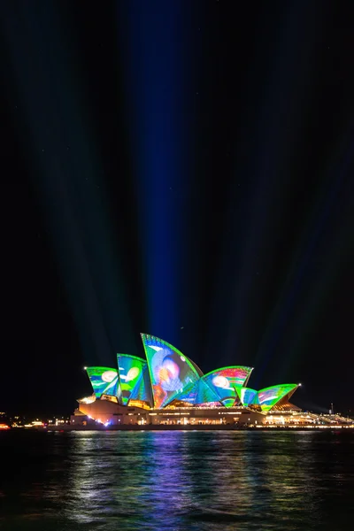 Sydney Opera House oświetlony — Zdjęcie stockowe