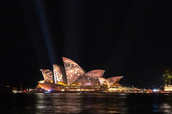 Operahuset i Sydney belysta — Stockfoto