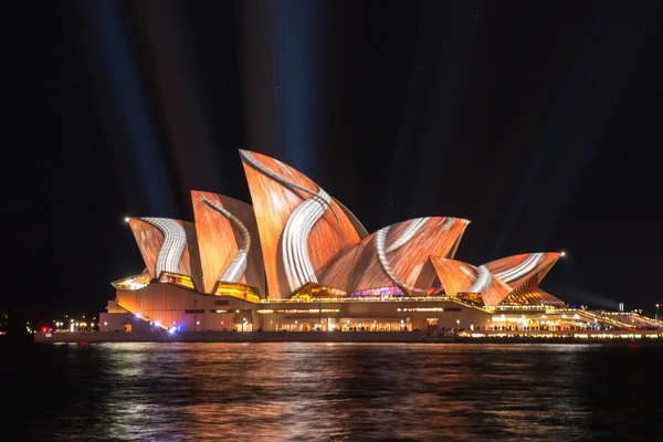 Sydneysches Opernhaus beleuchtet — Stockfoto