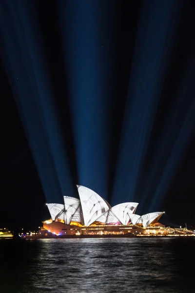 Sydneysches Opernhaus beleuchtet — Stockfoto