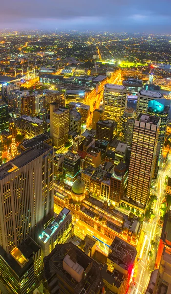 Sydney com arranha-céus modernos iluminados — Fotografia de Stock