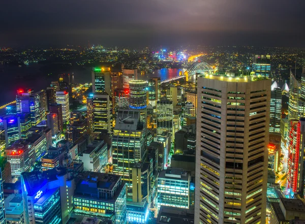 Sydney s osvětlenými moderní mrakodrapy — Stock fotografie