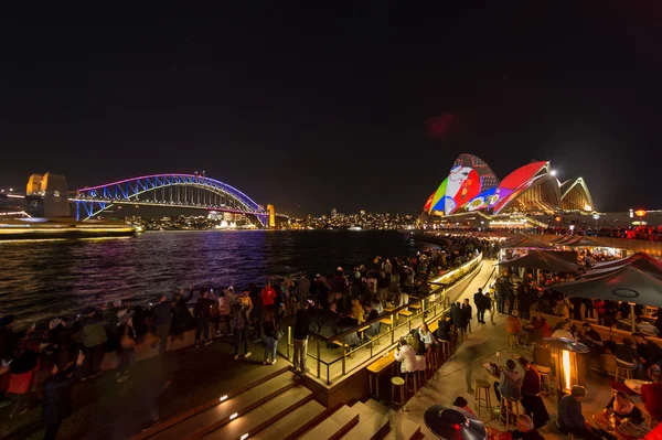 Iluminada cidade de Sydney durante o Vivid Sydney 2016 — Fotografia de Stock