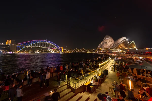 Iluminada cidade de Sydney durante o Vivid Sydney 2016 — Fotografia de Stock