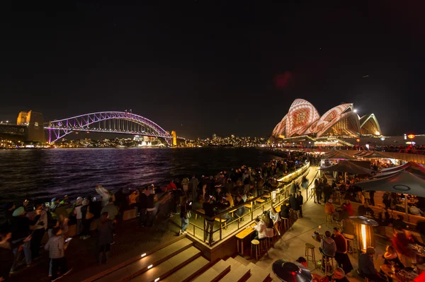 Iluminada cidade de Sydney durante o Vivid Sydney 2016 — Fotografia de Stock