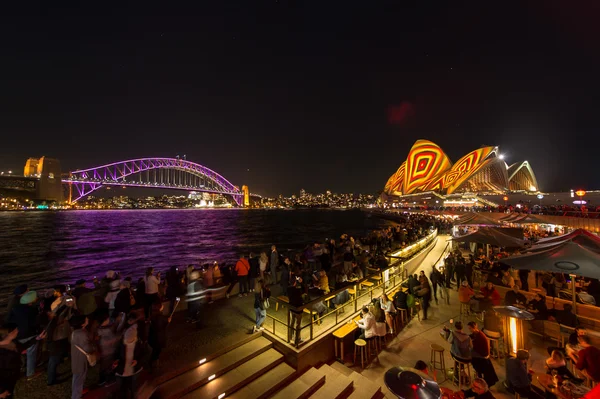 Iluminada cidade de Sydney durante o Vivid Sydney 2016 — Fotografia de Stock