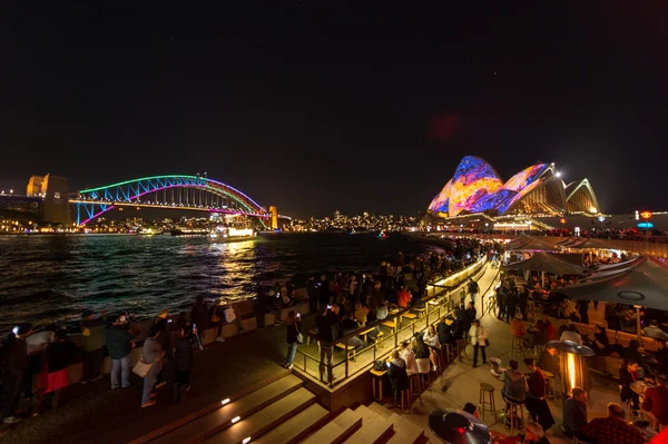 Verlichte Sydney city tijdens de levendige Sydney 2016 — Stockfoto