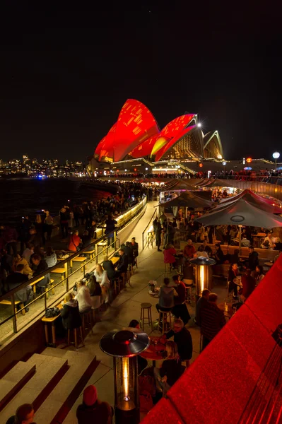 鮮やかなシドニーの 2016 年の間に照らされたシドニー市内 — ストック写真
