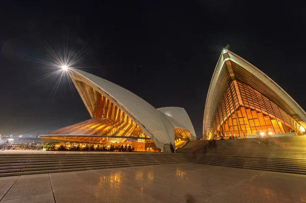 悉尼歌剧院晚上 — 图库照片
