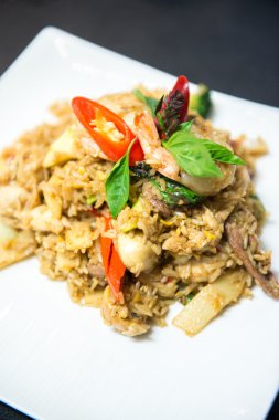 Tay fesleğen kızarmış pilav