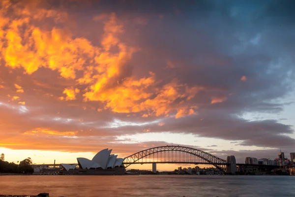 Pôr do sol sobre Opera house — Fotografia de Stock