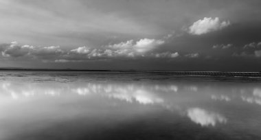 Uzun iskele suların çekildiği kıyı rezerv