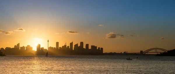 Sydney ciudad durante la puesta del sol — Foto de Stock