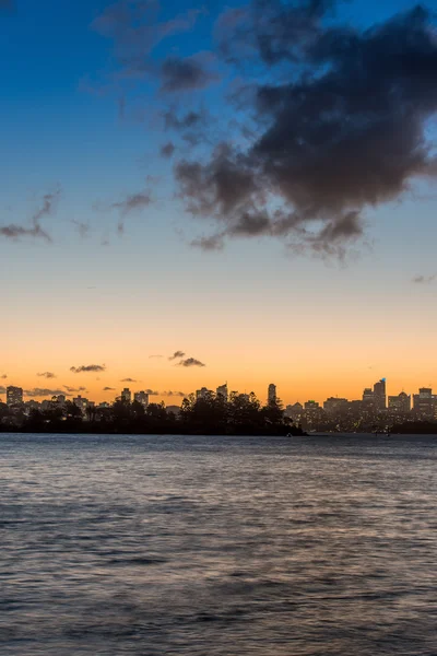 Sydney ciudad durante la puesta del sol — Foto de Stock