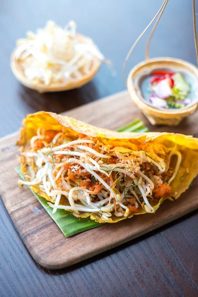 Thaise levensmiddelen op de tafel — Stockfoto