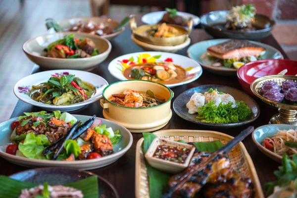 Table with Thai foods — Stock Photo, Image
