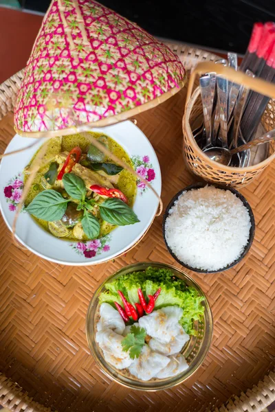 Thai grön curry med ånga ris — Stockfoto
