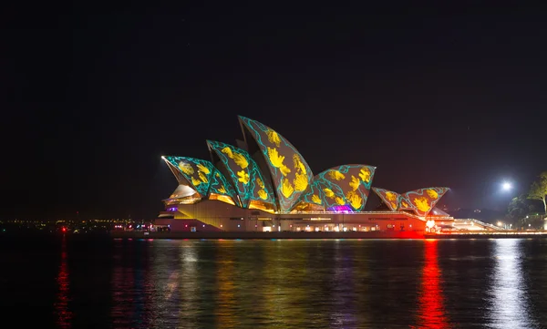 Operahuset i Sydney med belysning — Stockfoto