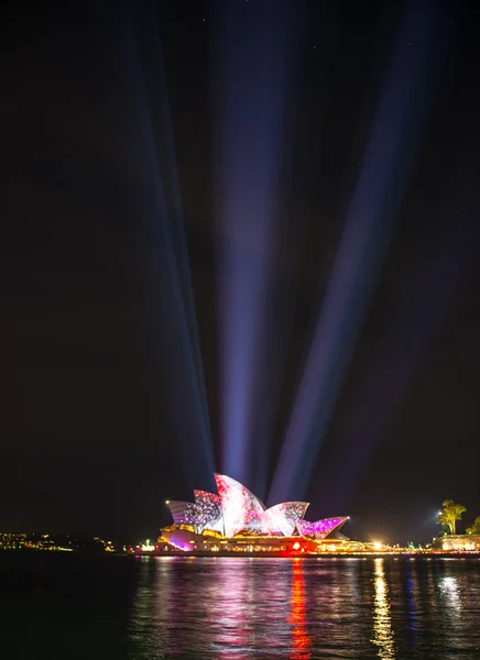 Operahuset i Sydney med belysning — Stockfoto