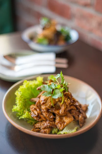 Stir fried chicken with garlic — Stock Photo, Image