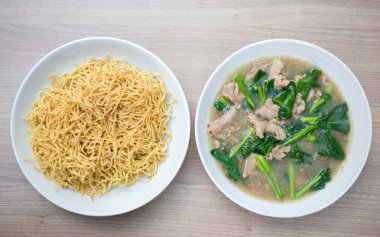 Çıtır çıtır kızarmış noodle