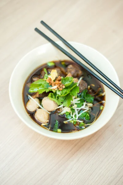 Rundvlees noodles in soep — Stockfoto