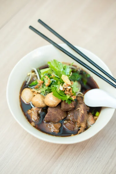 Rundvlees noodles in soep — Stockfoto