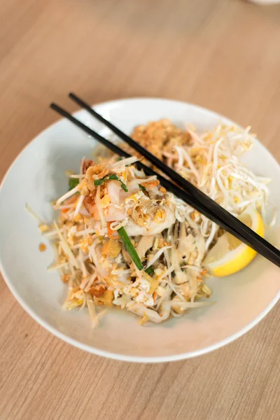 Pad Thai chicken — Stock Photo, Image