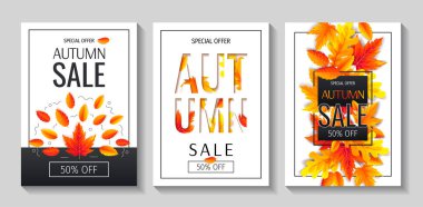 Beyaz arka planda akçaağaç yapraklı sonbahar indirimi afişleri. vektör illüstrasyonu