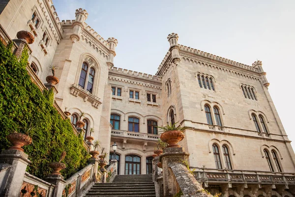 Trieste, İtalya, Avrupa yakınlarındaki Güzel Miramare Şatosu