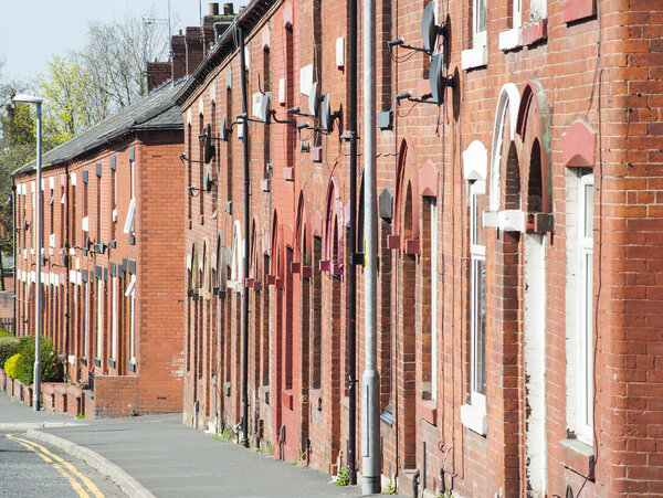 Красные дома с террасами
