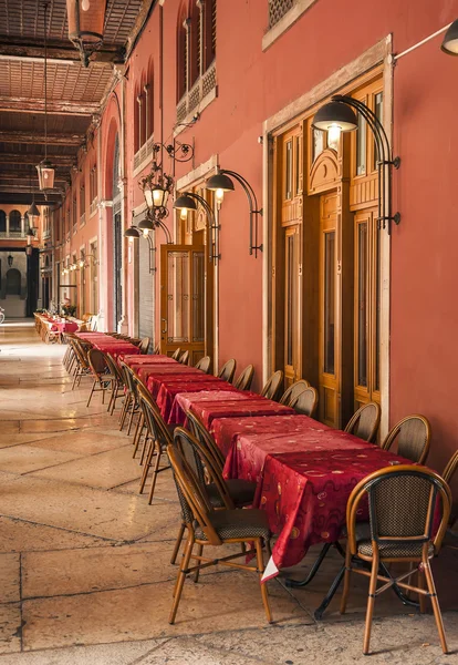 Al fresco restaurant tables in Treviso Italy — Stock Photo, Image