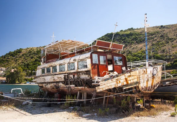 Abandoned fishing boats — Stock Photo, Image