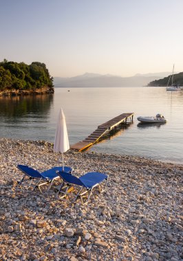 Bir Yunan plajda gündoğumu