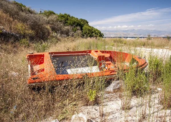 Abandoned motor boat — Stock Photo, Image