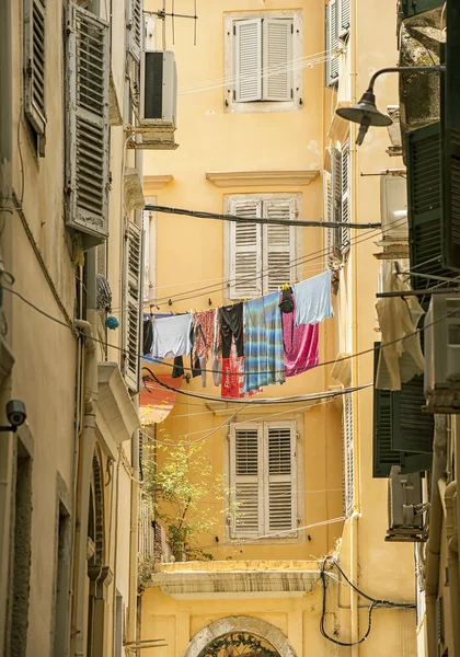 Lavanderia na rua grega — Fotografia de Stock